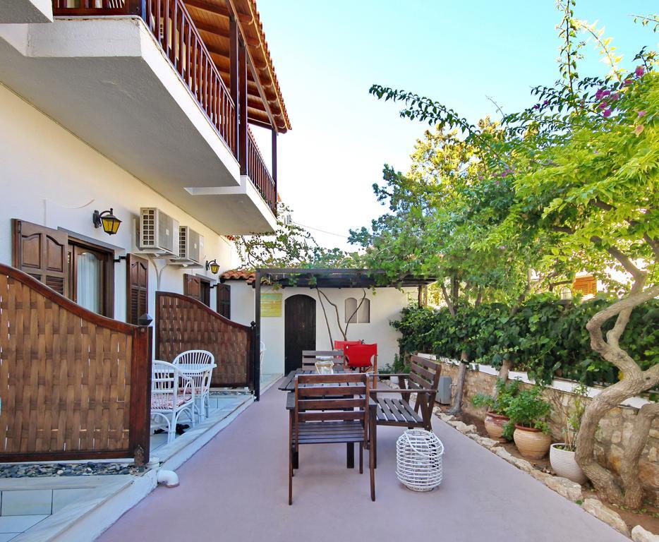 Pallas Pension Elafonissos Bagian luar foto