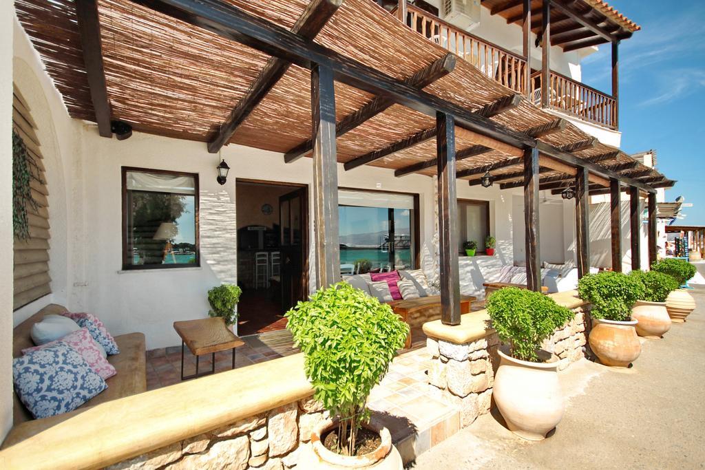 Pallas Pension Elafonissos Bagian luar foto