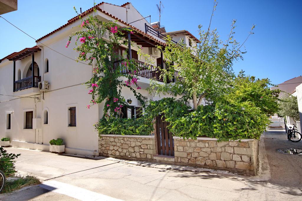 Pallas Pension Elafonissos Bagian luar foto